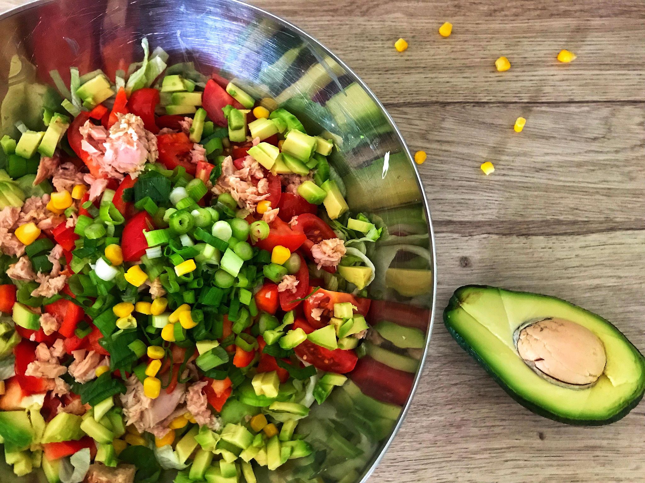 #Delicii vegetariene – Salată de  ton cu porumb și avocado